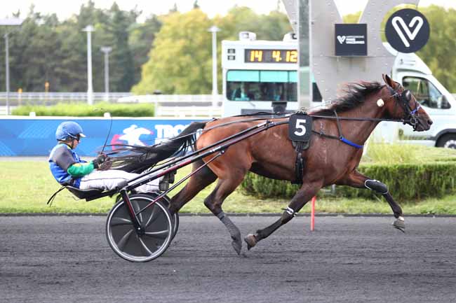 Photo d'arrivée de la course pmu PRIX DE BASTIA à PARIS-VINCENNES le Mardi 9 septembre 2025