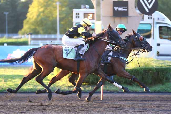 Photo d'arrivée de la course pmu PRIX MENKAR à PARIS-VINCENNES le Mardi 9 septembre 2025