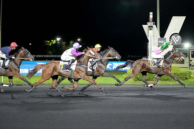 Photo d'arrivée de la course pmu PRIX DE BASLY à PARIS-VINCENNES le Vendredi 12 septembre 2025
