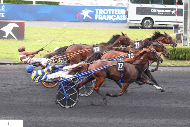 Arrivée quinté pmu CRITERIUM DES 4 ANS à PARIS-VINCENNES
