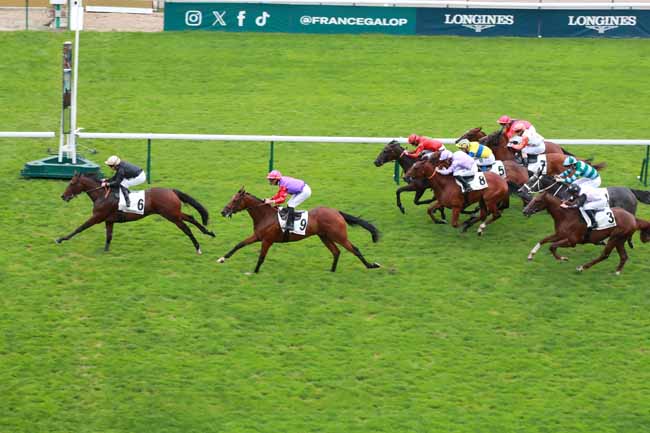 Photo d'arrivée de la course pmu PRIX DE L'HOTEL DU CHEVALIER-DU-GUET à LONGCHAMP le Dimanche 14 septembre 2025
