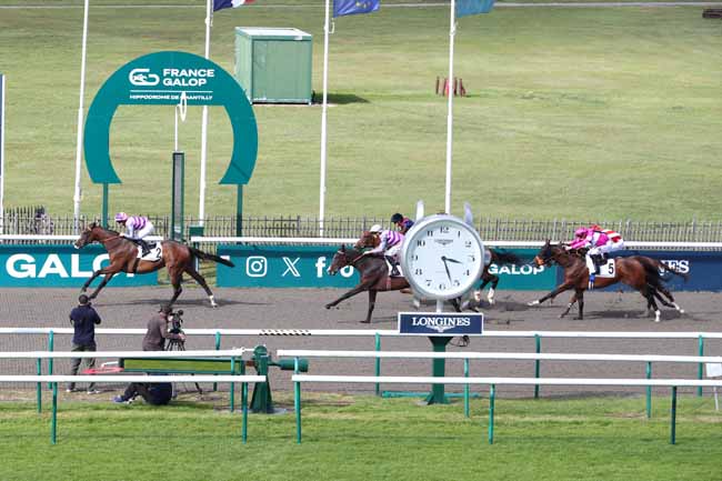 Photo d'arrivée de la course pmu PRIX DU BOIS FRANC à CHANTILLY le Lundi 15 septembre 2025