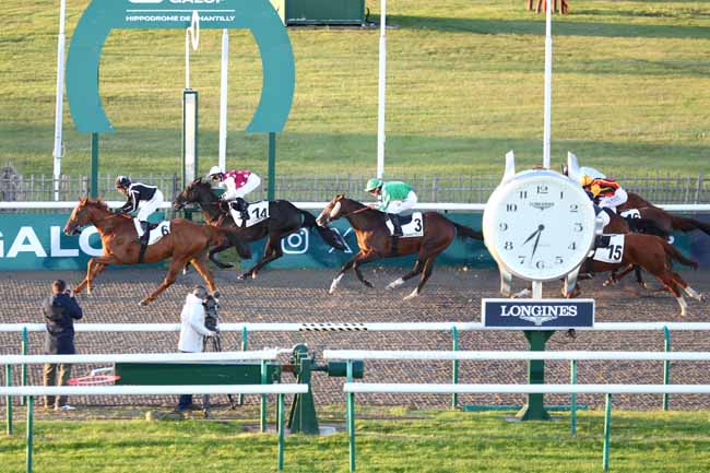 Photo d'arrivée de la course pmu PRIX DU CANAL SAINT-JEAN à CHANTILLY le Lundi 15 septembre 2025