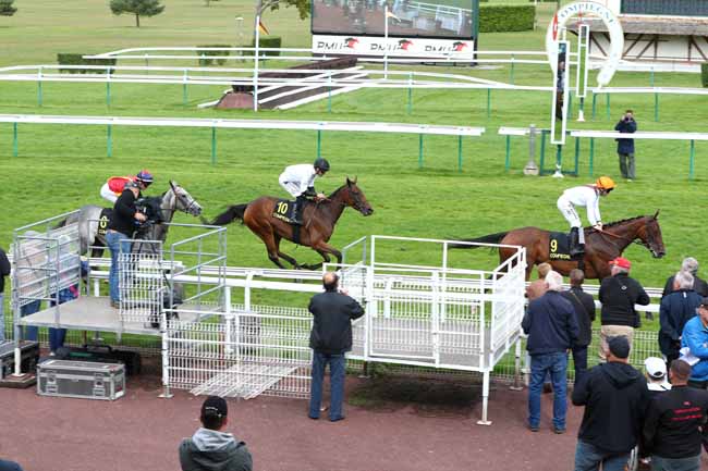 Photo d'arrivée de la course pmu PRIX DES VINEUX à COMPIEGNE le Mardi 16 septembre 2025