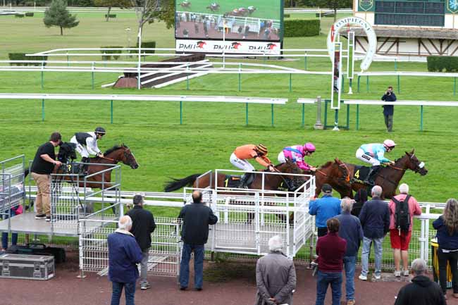 Photo d'arrivée de la course pmu PRIX DE MERCIERES à COMPIEGNE le Mardi 16 septembre 2025