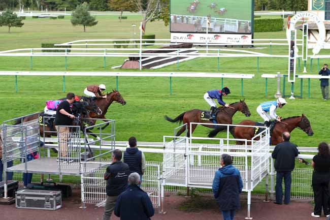 Photo d'arrivée de la course pmu PRIX DE L'ABBAYE SAINT-CORNEILLE à COMPIEGNE le Mardi 16 septembre 2025