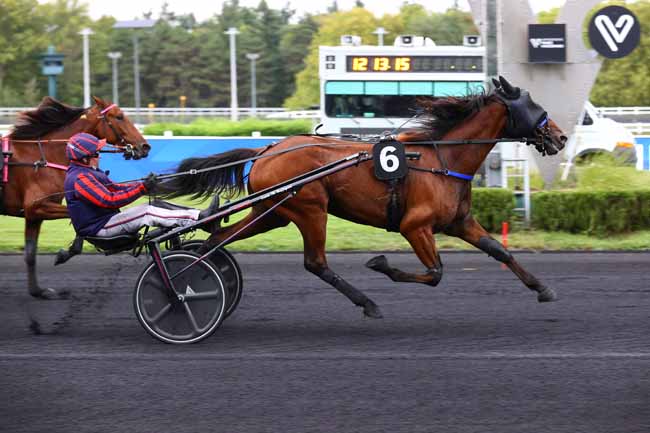 Photo d'arrivée de la course pmu PRIX DE BAZET à PARIS-VINCENNES le Mardi 16 septembre 2025