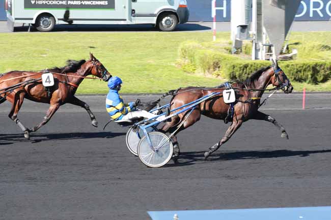Photo d'arrivée de la course pmu PRIX DE COURTENAY à PARIS-VINCENNES le Jeudi 18 septembre 2025
