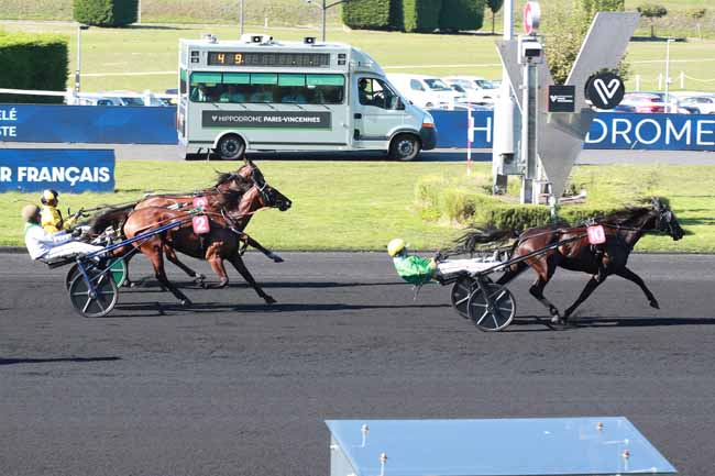 Photo d'arrivée de la course pmu PRIX DE CORBEIL à PARIS-VINCENNES le Jeudi 18 septembre 2025