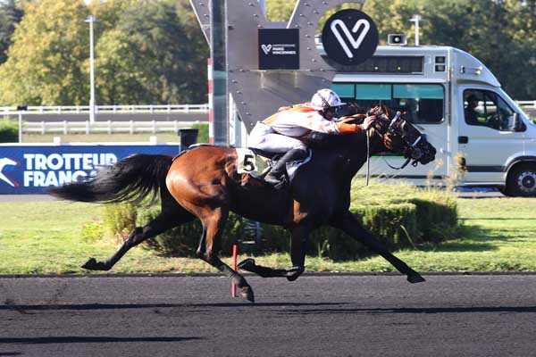 Photo d'arrivée de la course pmu PRIX GASTON ROUSSEL à PARIS-VINCENNES le Jeudi 18 septembre 2025