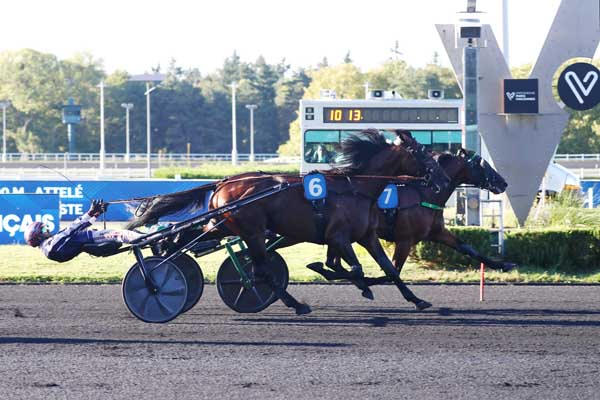 Photo d'arrivée de la course pmu PRIX DE MEHUN-SUR-YEVRE à PARIS-VINCENNES le Jeudi 18 septembre 2025