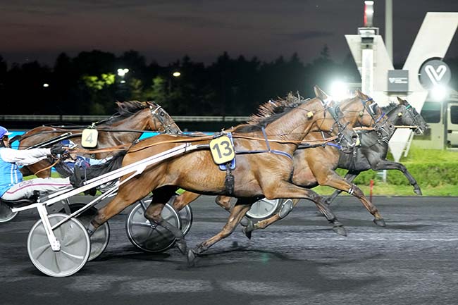 Arrivée quinté pmu PRIX DES 220 ANS DE L'HIPPODROME DE LA BAIE DE SAINT-BRIEUC à PARIS-VINCENNES