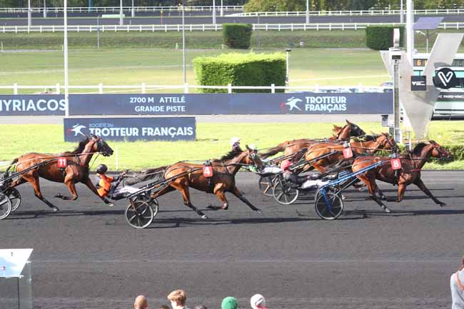 Photo d'arrivée de la course pmu PRIX JONEL CHYRIACOS à PARIS-VINCENNES le Dimanche 21 septembre 2025