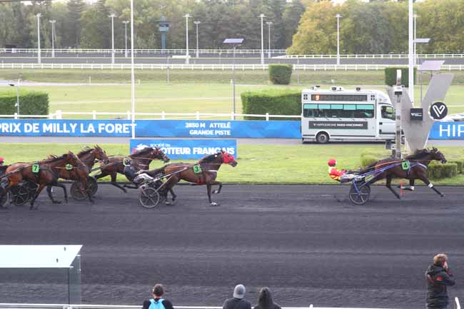 Photo d'arrivée de la course pmu PRIX DE MILLY LA FORET à PARIS-VINCENNES le Dimanche 21 septembre 2025