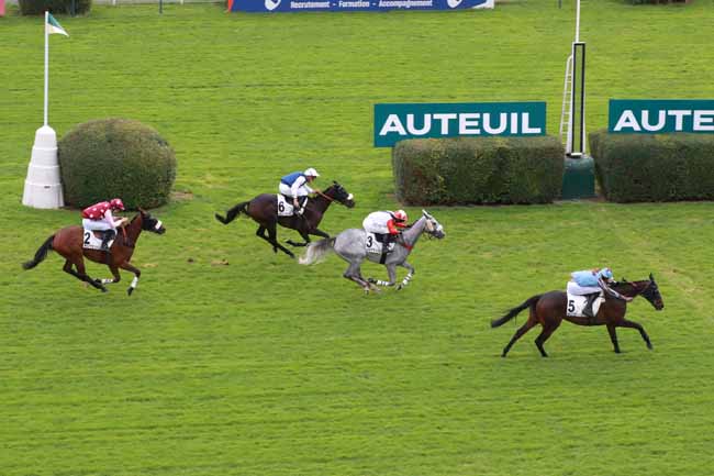 Photo d'arrivée de la course pmu PRIX DE THONON à AUTEUIL le Mardi 23 septembre 2025