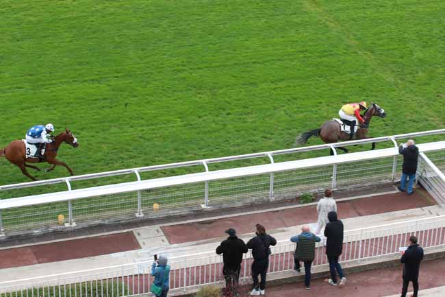 Photo d'arrivée de la course pmu PRIX DE GIEN à AUTEUIL le Mardi 23 septembre 2025