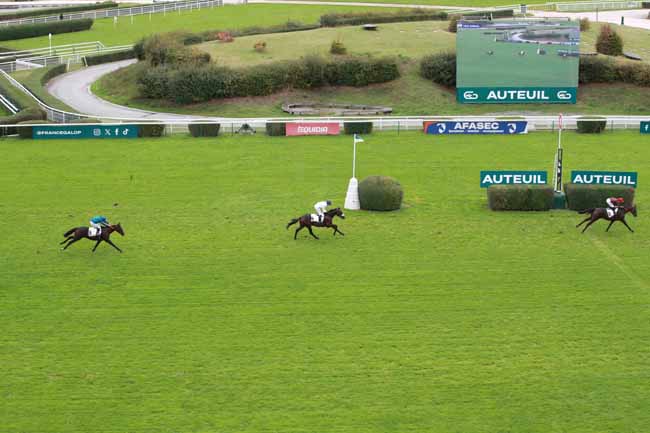 Photo d'arrivée de la course pmu PRIX KARGAL à AUTEUIL le Mardi 23 septembre 2025