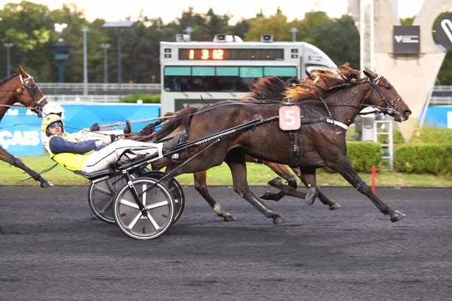 Photo d'arrivée de la course pmu PRIX MYRRHA à PARIS-VINCENNES le Mardi 23 septembre 2025