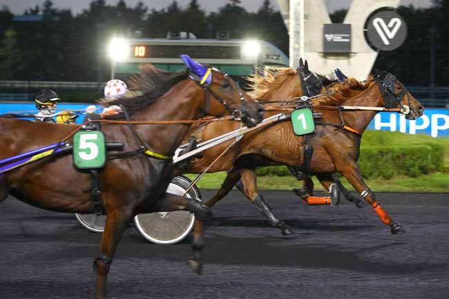 Photo d'arrivée de la course pmu PRIX HYDRUS à PARIS-VINCENNES le Mardi 23 septembre 2025