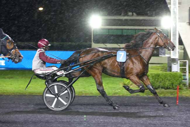 Photo d'arrivée de la course pmu PRIX HEKATE à PARIS-VINCENNES le Mardi 23 septembre 2025