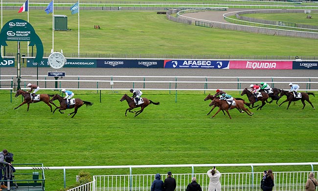 Photo d'arrivée de la course pmu PRIX DE LA MARE AUX OISEAUX à CHANTILLY le Jeudi 25 septembre 2025
