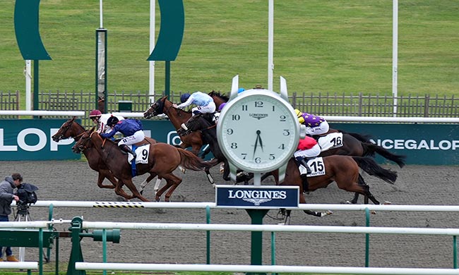 Photo d'arrivée de la course pmu PRIX DU SALON DE GUISE à CHANTILLY le Jeudi 25 septembre 2025