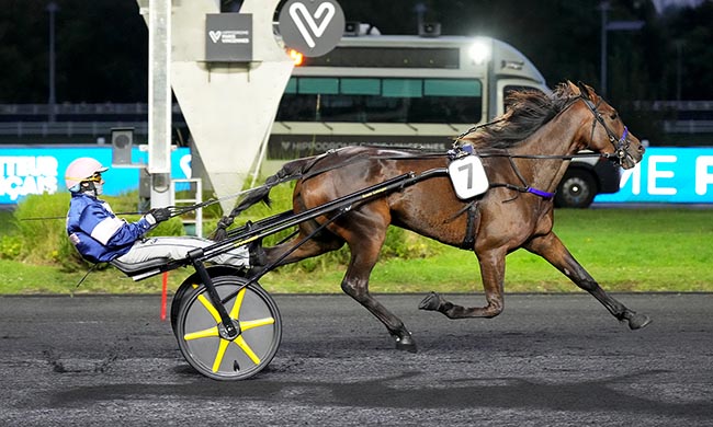 Photo d'arrivée de la course pmu PRIX ALEXANDRA à PARIS-VINCENNES le Vendredi 26 septembre 2025