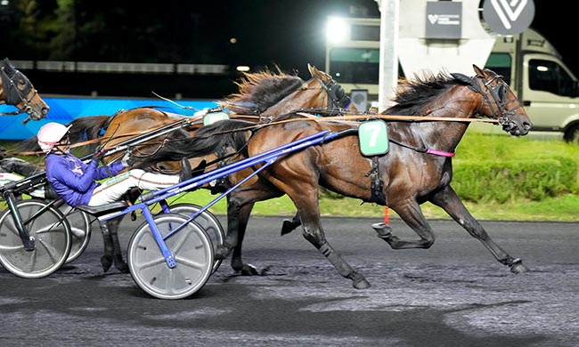 Photo d'arrivée de la course pmu GRAND PRIX DE L'U.E.T. à PARIS-VINCENNES le Vendredi 26 septembre 2025