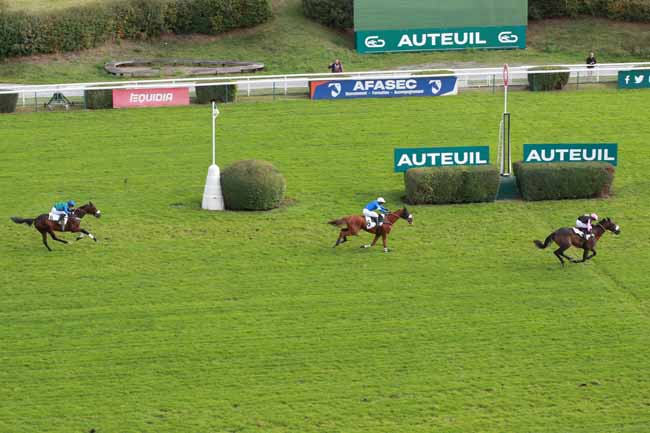 Photo d'arrivée de la course pmu PRIX RICHARD ET ROBERT HENNESSY à AUTEUIL le Samedi 27 septembre 2025