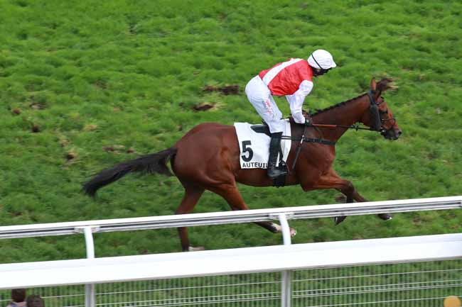 Photo d'arrivée de la course pmu PRIX DE COMPIEGNE à AUTEUIL le Samedi 27 septembre 2025