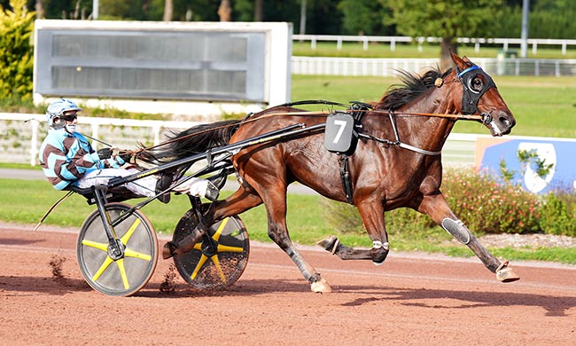 Photo d'arrivée de la course pmu PRIX DU COTENTIN à ENGHIEN le Samedi 27 septembre 2025