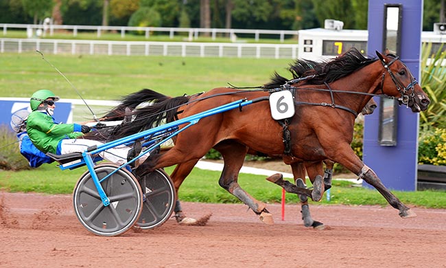 Photo d'arrivée de la course pmu PRIX DE LA PORTE DE COURCELLES à ENGHIEN le Samedi 27 septembre 2025