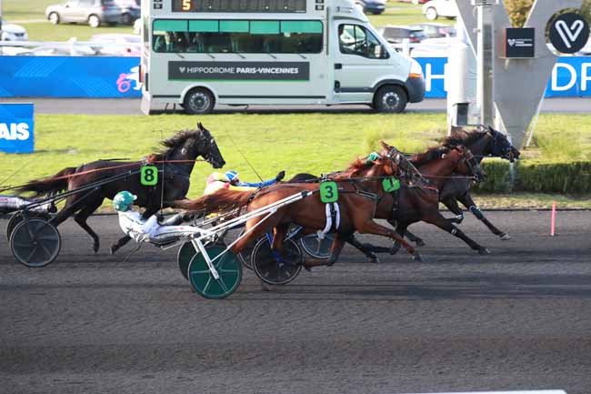 Photo d'arrivée de la course pmu PRIX DE TROYES à PARIS-VINCENNES le Dimanche 28 septembre 2025