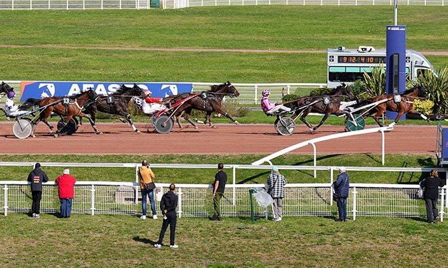 Photo d'arrivée de la course pmu PRIX DU PONT DE TOLBIAC à ENGHIEN le Lundi 29 septembre 2025