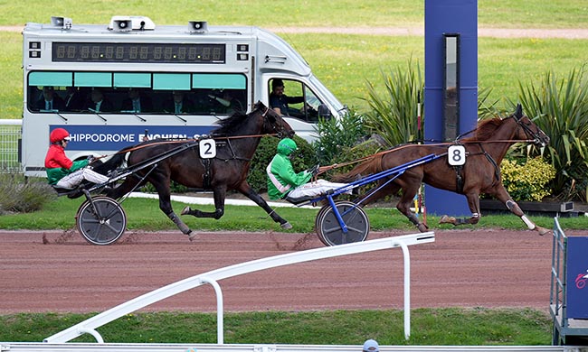 Photo d'arrivée de la course pmu PRIX DE CHAMPILLON à ENGHIEN le Lundi 29 septembre 2025