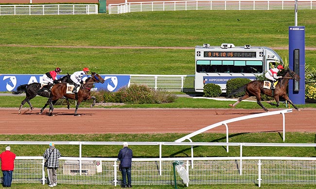 Photo d'arrivée de la course pmu PRIX DE VENISSIEUX à ENGHIEN le Lundi 29 septembre 2025