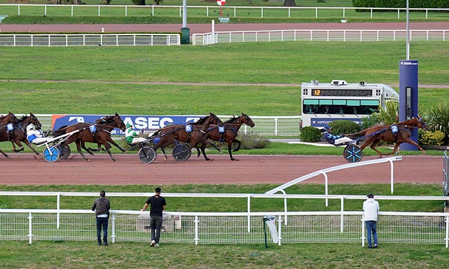Photo d'arrivée de la course pmu PRIX DE LA BOURSE à ENGHIEN le Lundi 29 septembre 2025