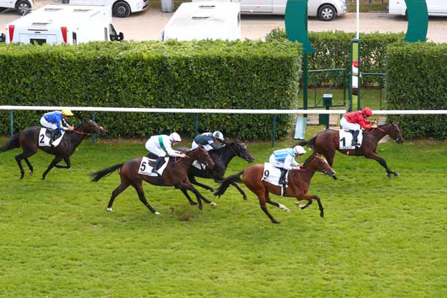 Photo d'arrivée de la course pmu PRIX DU JARDIN ANGLAIS à CHANTILLY le Mardi 30 septembre 2025