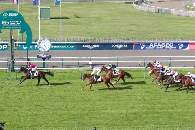Photo d'arrivée de la course pmu PRIX DE LA GALERIE DES ACTIONS DE MONSIEUR LE PRINCE à CHANTILLY le Mardi 30 septembre 2025