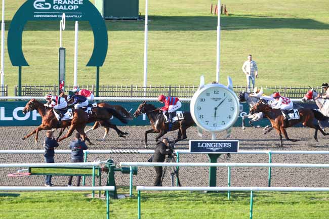 Photo d'arrivée de la course pmu PRIX DU BOIS LARIS à CHANTILLY le Mardi 30 septembre 2025