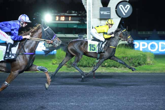 Photo d'arrivée de la course pmu PRIX CRUCIS à PARIS-VINCENNES le Mardi 30 septembre 2025