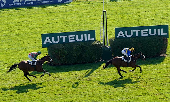 Photo d'arrivée de la course pmu PRIX LANISTE à AUTEUIL le Mercredi 1 octobre 2025
