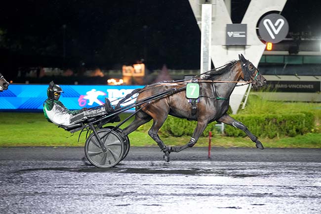Photo d'arrivée de la course pmu PRIX ETAMIN à PARIS-VINCENNES le Vendredi 3 octobre 2025