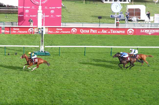 Photo d'arrivée de la course pmu QATAR PRIX DE ROYALLIEU à LONGCHAMP le Samedi 4 octobre 2025