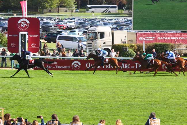 Photo d'arrivée de la course pmu QATAR PRIX JEAN-LUC LAGARDERE à LONGCHAMP le Dimanche 5 octobre 2025