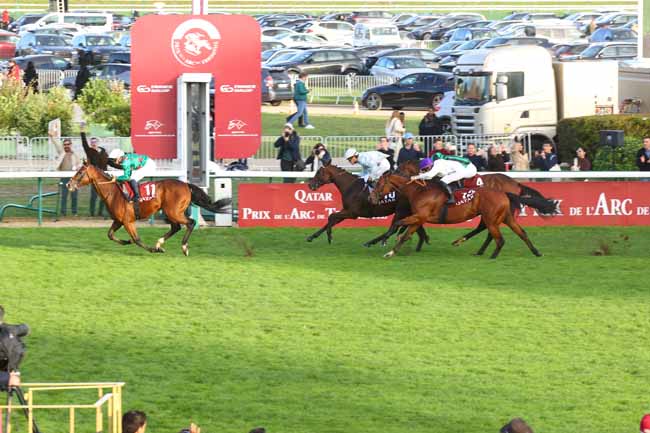 Photo d'arrivée de la course pmu QATAR GRAND HANDICAP DES FLYERS PRESENTE PAR RMC à LONGCHAMP le Dimanche 5 octobre 2025
