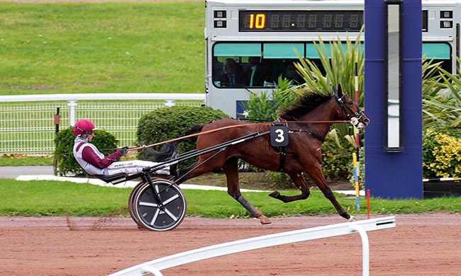 Photo d'arrivée de la course pmu PRIX DU HAUT RHIN à ENGHIEN le Lundi 6 octobre 2025