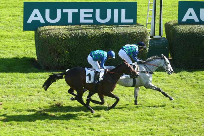 Photo d'arrivée de la course pmu PRIX XANTHOR à AUTEUIL le Mardi 7 octobre 2025