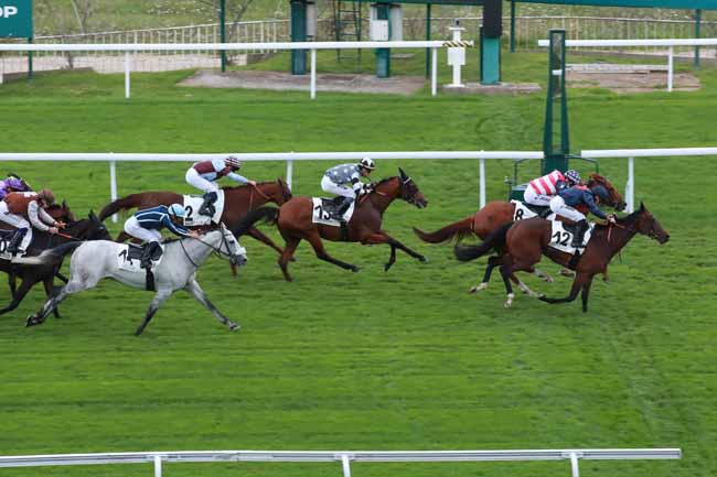 Photo d'arrivée de la course pmu PRIX DU VAL D'OR à SAINT CLOUD le Jeudi 9 octobre 2025