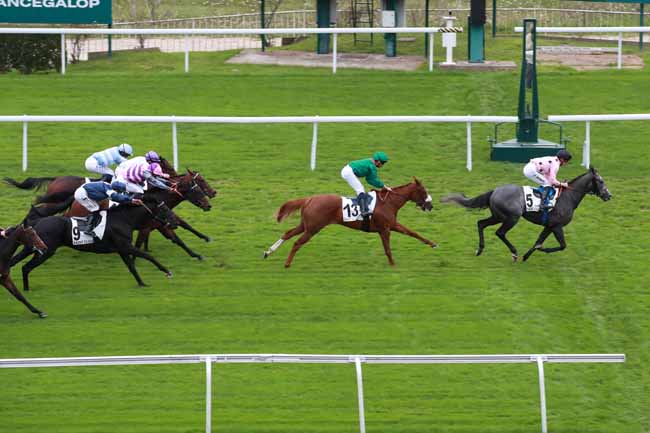 Photo d'arrivée de la course pmu PRIX DU CHESNAY à SAINT CLOUD le Jeudi 9 octobre 2025
